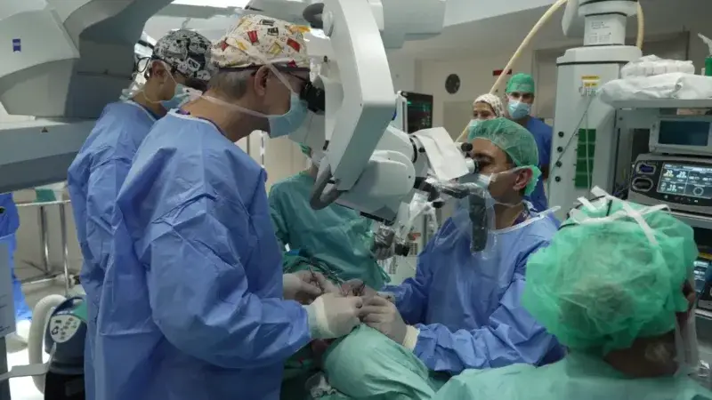 Vall d'Hebron logra el primer trasplante entre pacientes con VIH