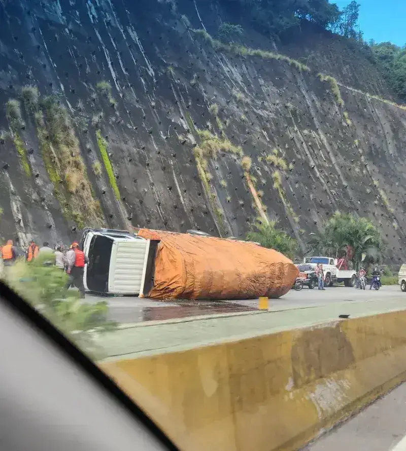 Reportan accidente en la autopista Gran Mariscal de Ayacucho