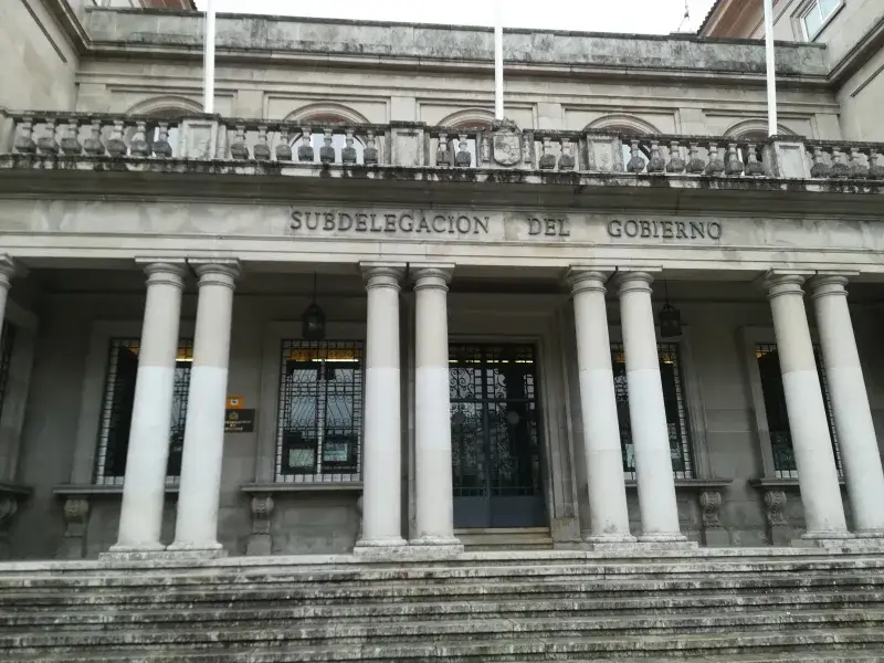 File:Entrada del Gobierno Civil de Pontevedra - Pontevedra capital.jpg