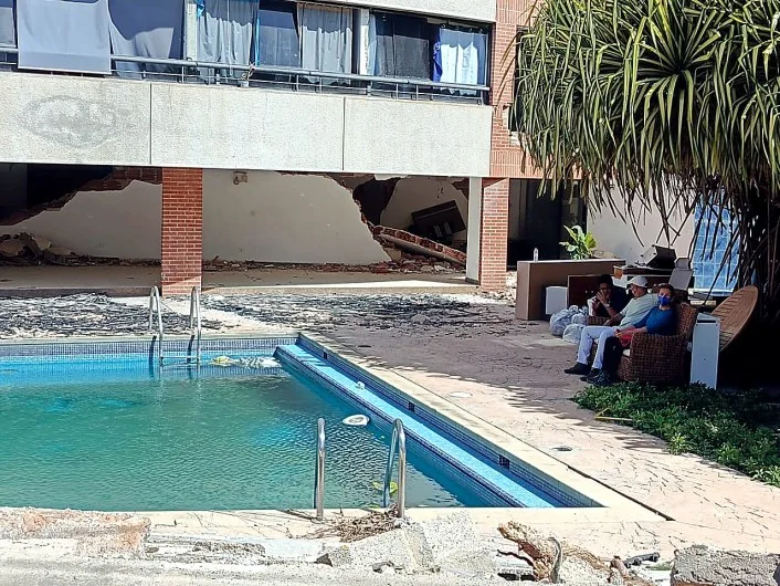 Denuncian trato desigual en La Guaira durante el rescate tras los sismos