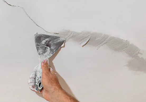 Costos de reparación de frisos y pintura tras sismo