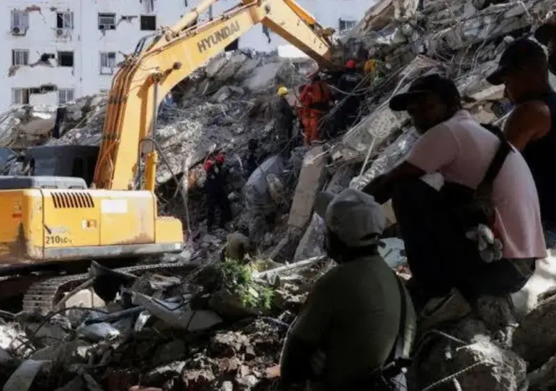 Más de 21 mil personas siguen en campamentos transitorios