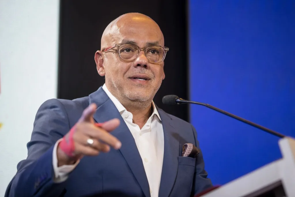 Remueven a Antonio Ecarri de comisión por proponer dolarización
