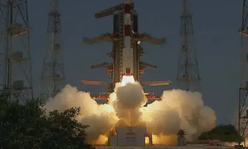 La India lanza su primera misión espacial para estudiar el Sol