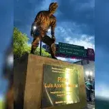 Develan en Maracaibo la primera estatua en honor a Luis Aparicio