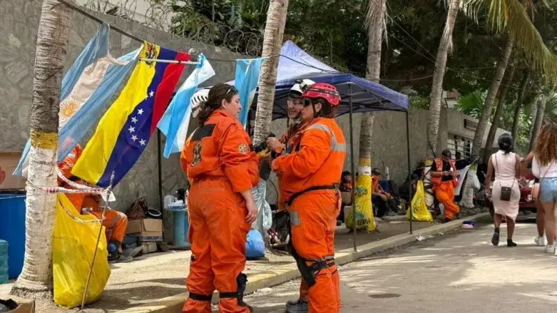 Brigadas argentinas y mexicanas siguen operando en La Guaira