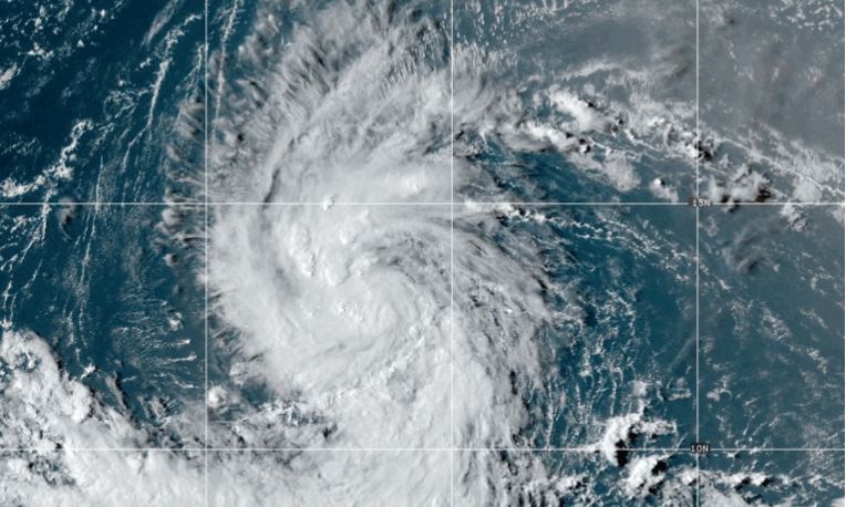 Tormenta Lee se intensifica y podría ser huracán esta tarde
