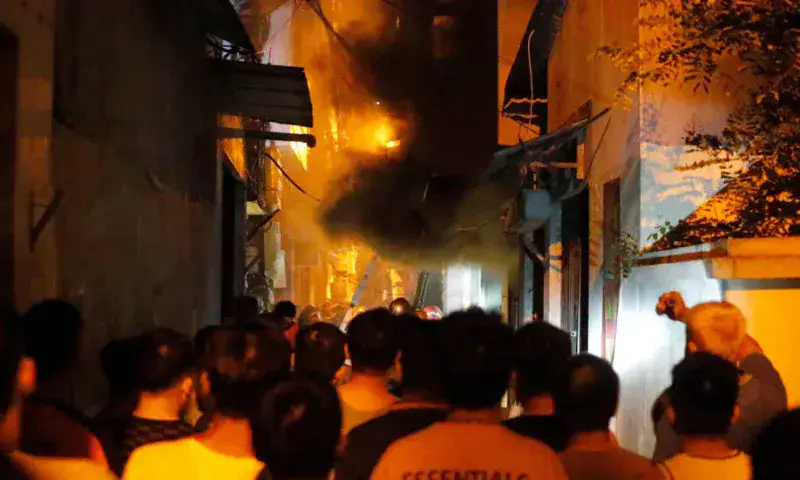 Ascienden a 56 los muertos por incendio en apartamentos en Vietnam