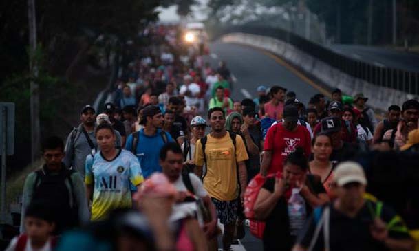 México disuelve "viacrucis" migrante con entrega de visados
