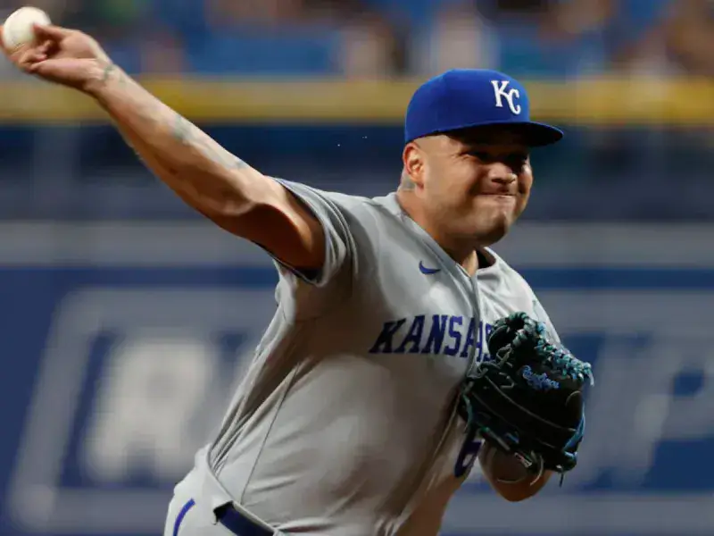 Kansas City subió al criollo Max Castillo