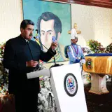 Maduro repudia "campañas de odio" contra Tibisay Lucena