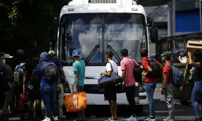 Denver se apresta a nueva crisis tras llegada de migrantes desde Texas