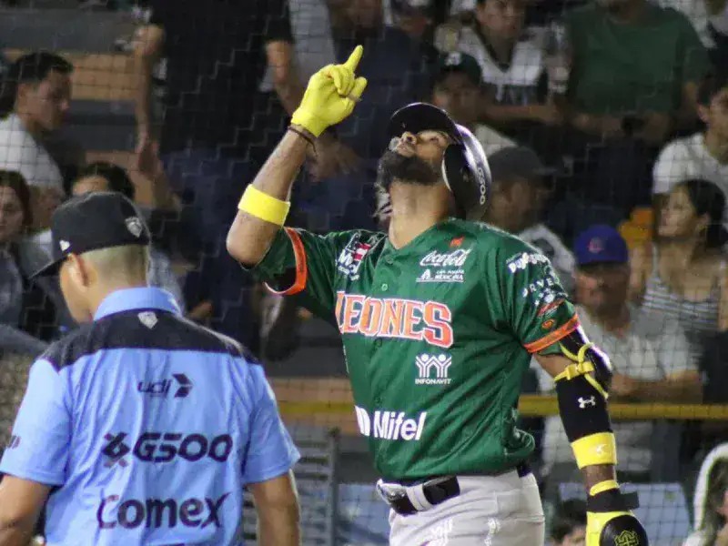 ‘Cafecito’ Martínez fue la estrella en México
