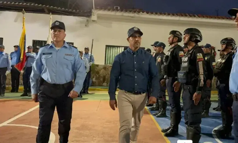 Rescatistas ubican con vida al jefe policial de La Guaira entre los escombros de Oasis Beach