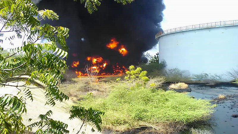 Residuos petroleros ocasionan incendio en patio de tanques del municipio Miranda