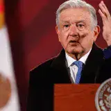 Presidente de México critica medidas antiinmigrantes de Texas y Florida
