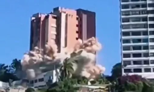 Demuelen de forma controlada otra torre dañada en La Guaira