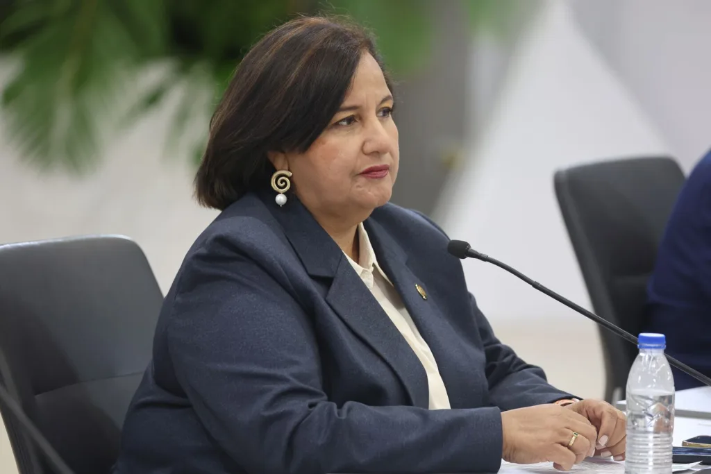 Delegación opositora recibe propuestas para la reinstitucionalización