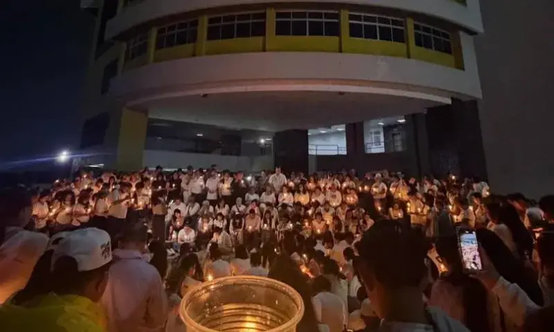 Estudiantes de LUZ hicieron vigilia en Maracaibo por las víctimas del doble sismo