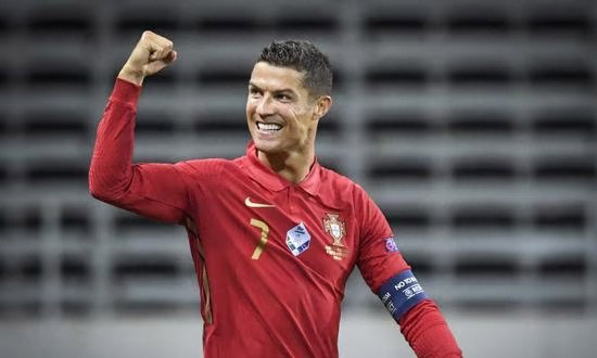 Cristiano Ronaldo deplaza a Messi como el deportista mejor pagado del mundo