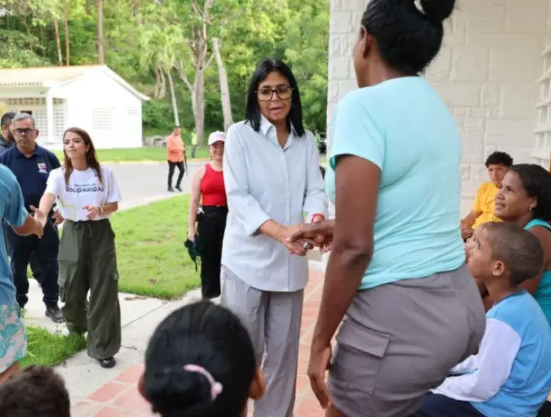 Delcy Rodríguez inspeccionó La Guaira tras el doble sismo y activó apoyo en Los Caracas
