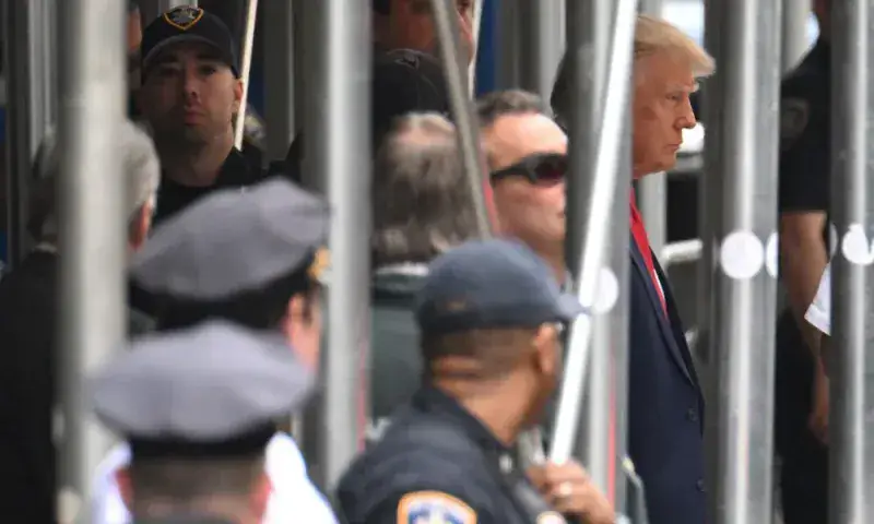 Corte deja en libertad a Trump y el juicio será en enero de 2024