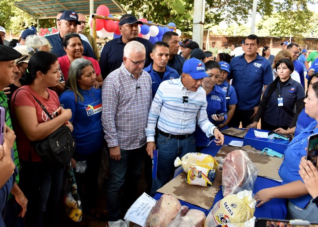 Gobernador despliega Mercados Populares y Feria de la Hallaca con 40% y 50% de subsidio en todo el Zulia