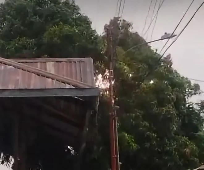 Explosiones y chispas en postes de Cabimas alertan a vecinos