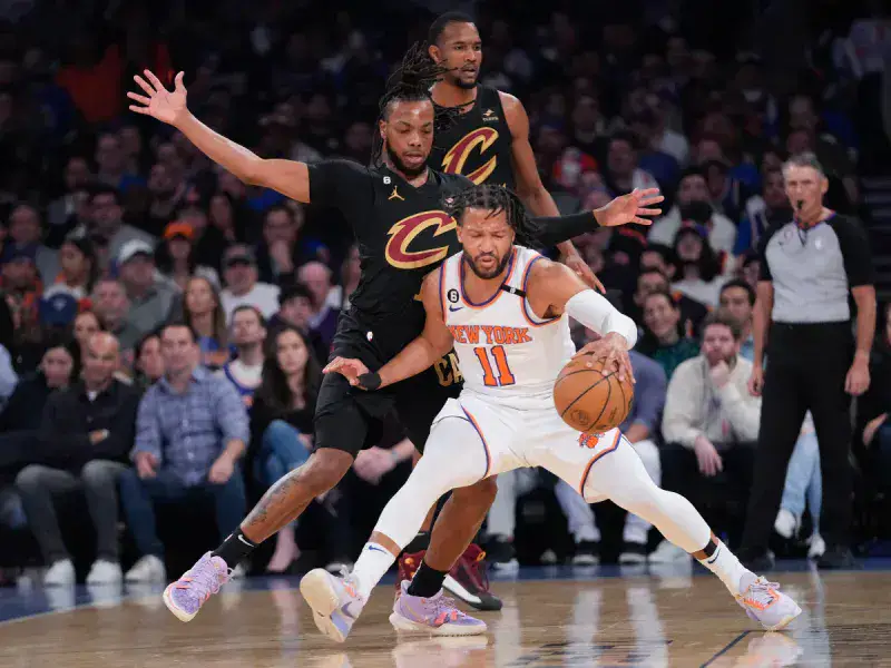 Knicks se ponen a tiro de gracias para vencer a Cavs