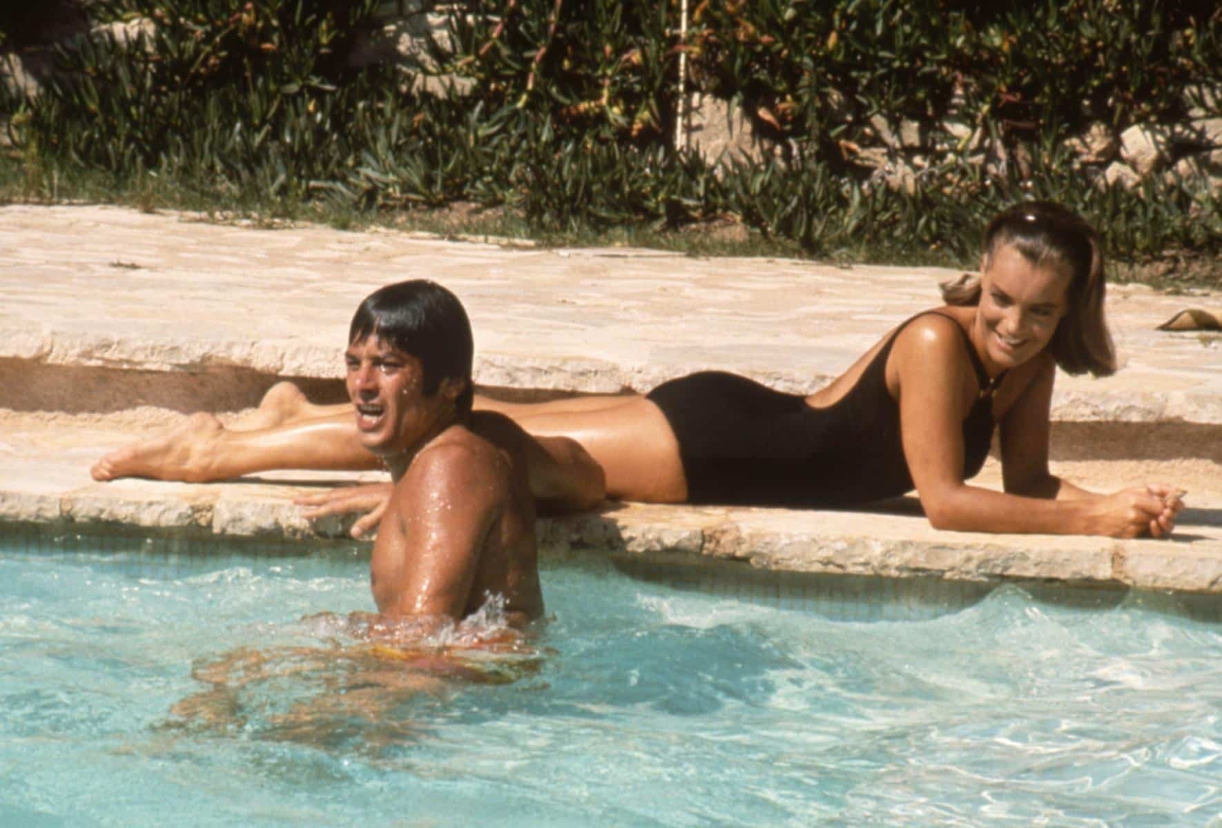 Brigitte Bardot y Sydney Sweeney, dos referencias de los bañadores y bikinis más icónicos del cine