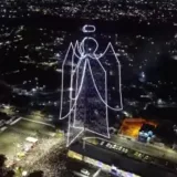 Un Ángel a 120 metros de altura ilumina la navidad zuliana