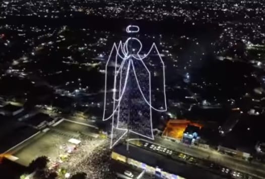Un Ángel a 120 metros de altura ilumina la navidad zuliana