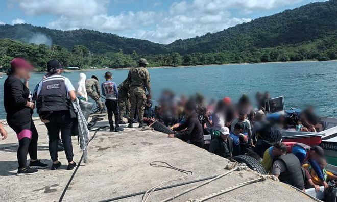 Interceptan en Panamá 5 lanchas con 150 migrantes, entre ellos venezolanos