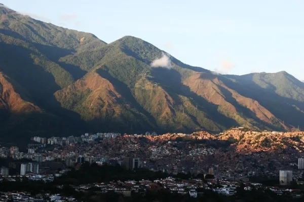 Caracas sale del fondo, pero la habitabilidad sigue en rojo