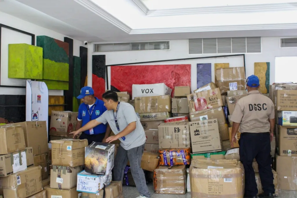 Maracaibo organiza envío de ayuda y completa cinco gandolas rumbo a La Guaira