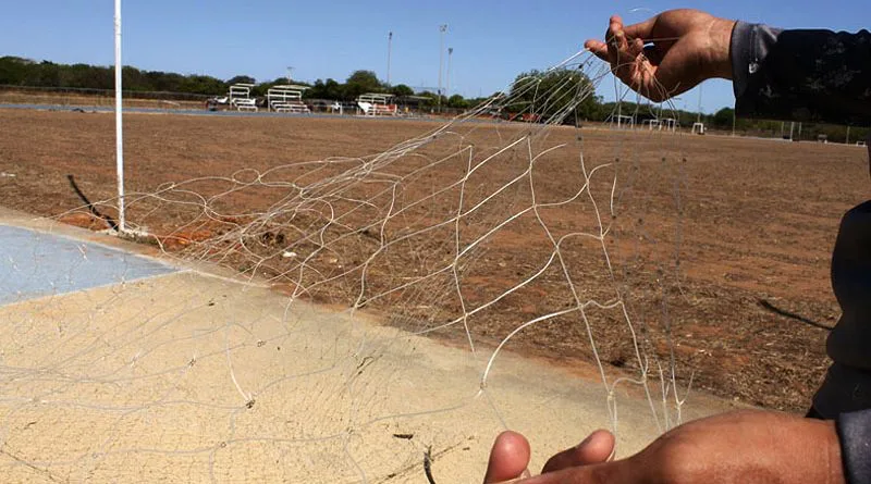 LUZ FC abre cancha universitaria para jóvenes futbolistas