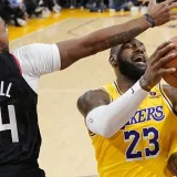 Los Lakers toman aire y cortan su mala racha