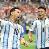 Messi marca doblete, supera a Klose y clasifica a Argentina