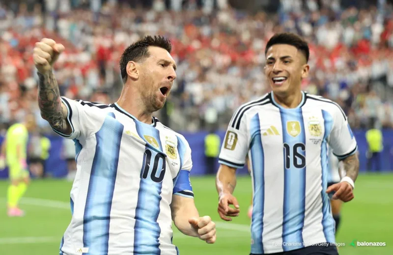 Messi marca doblete, supera a Klose y clasifica a Argentina