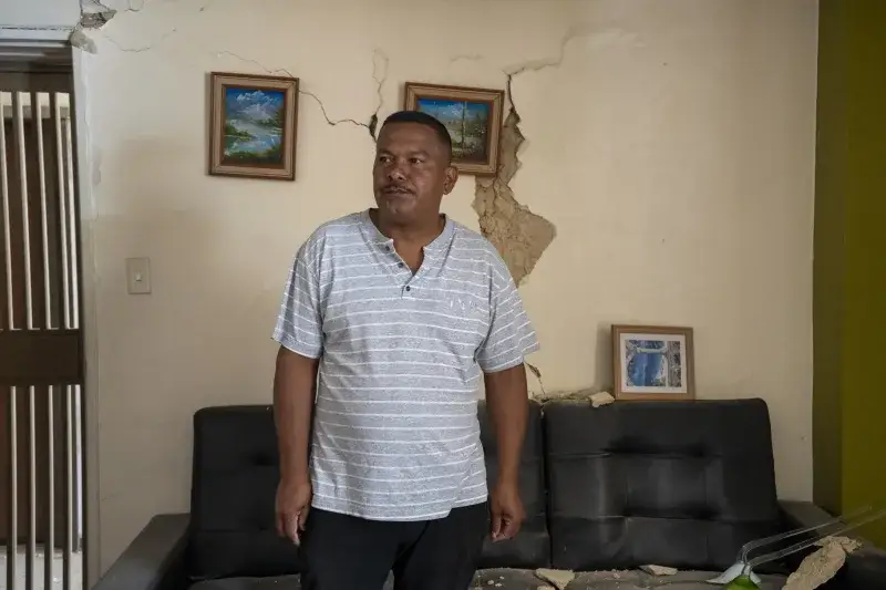 Omar Vega rescató vecinos entre los escombros tras los terremotos en El Paraíso