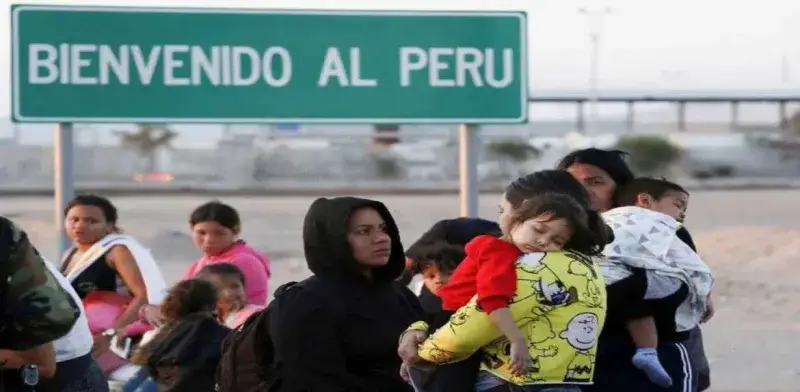 Perú alista convenios navales para deportar migrantes venezolanos