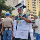 Docentes venezolanos exigen salarios dignos ante crisis de terremotos