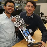 Una prótesis robótica aprende a adaptarse a terrenos sin ajustes personalizados