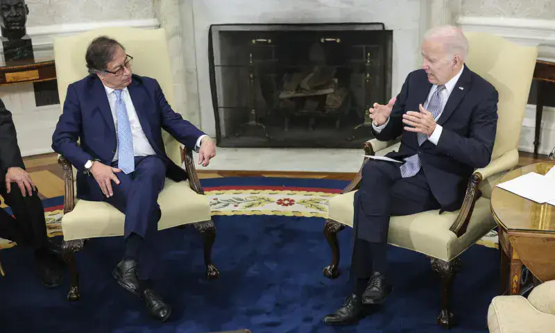 Petro le pide a Biden hablar de democracia, libertad y paz