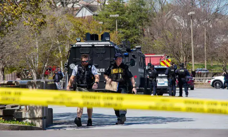 Al menos un herido en tiroteo en centro comercial de Virginia