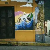 Colorful mural on a street corner in Mérida, Venezuela, showcasing local street art.