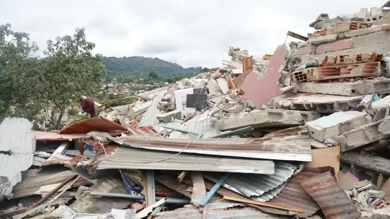 Carayaca sigue desasistida tras el terremoto y vecinos cargan con rescates y duelo