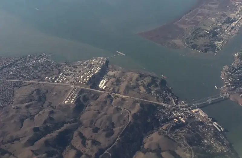 File:Rodeo San Francisco Refinery.jpg
