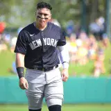 Chaparro sigue inspirado y es colíder en jonrones en la MiLB