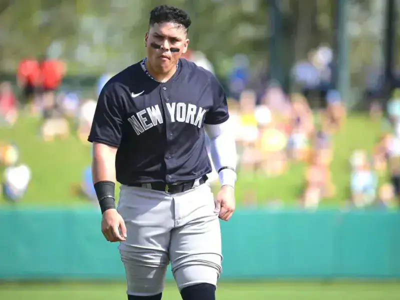 Chaparro sigue inspirado y es colíder en jonrones en la MiLB
